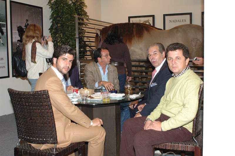 Los maestros Morante de la Puebla y Rafael de Paula con el ganadero Pedro Nadales