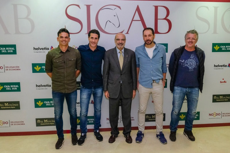 Pablo Machín, junto su cuerpo técnico y José Juan Morales